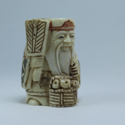 Нэцкэ Дзюродзин с веером и корзиной рыбы