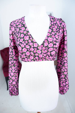 Блузка короткая, визуально 42 размер