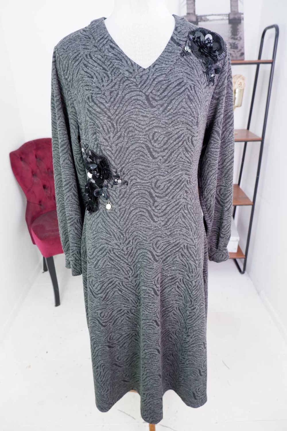 Платье Elena Viare плотное, маркировка 40, визуально на 44 размер, новое