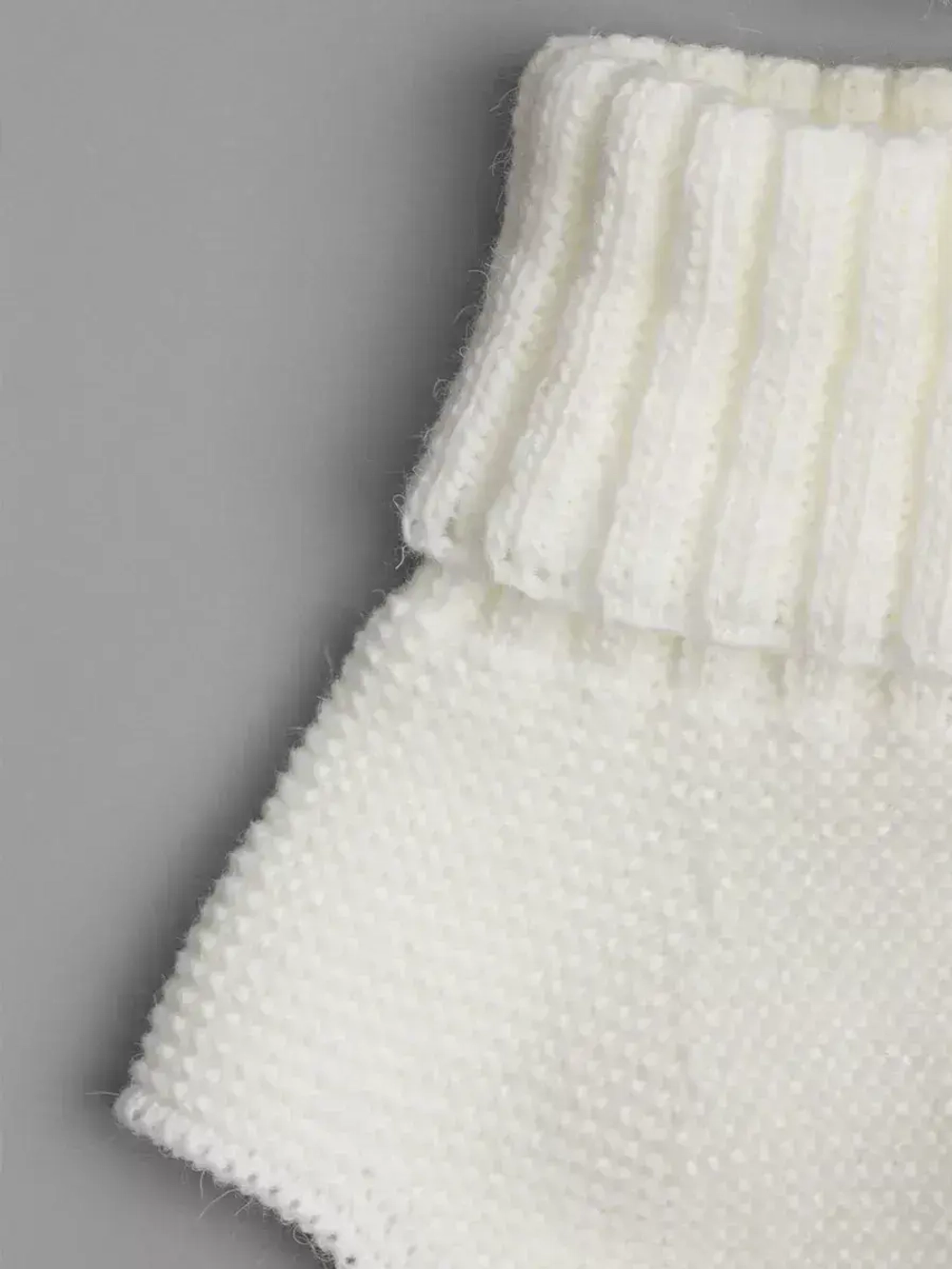 Чепчик и снуд детский на осень белый