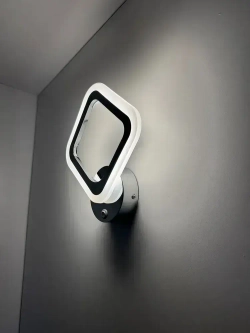 Бра с кнопкой, настенный светодиодный светильник хром, ромб, квадрат 8822/1 хром, 16 ВТ, комнатное освещение 5 кв. м.