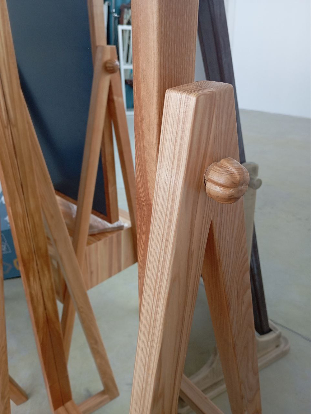 Напольное зеркало, ясень