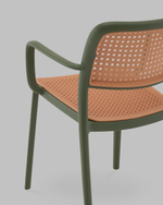 Стул Yona пластиковый с подлокотниками зелёный