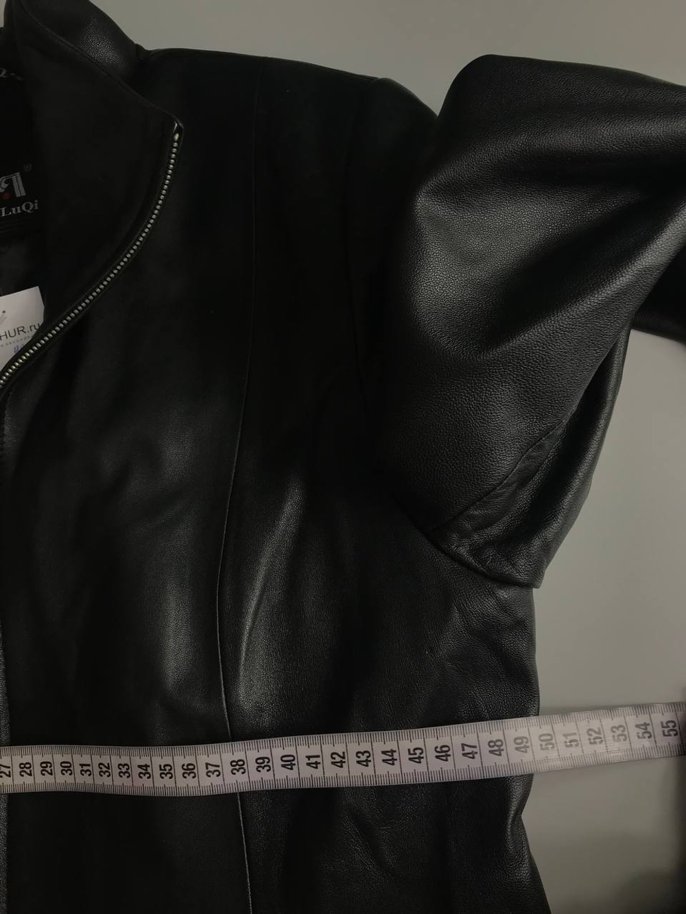 Пальто кожаное для смелого и яркого образа, визуально на 50 размер