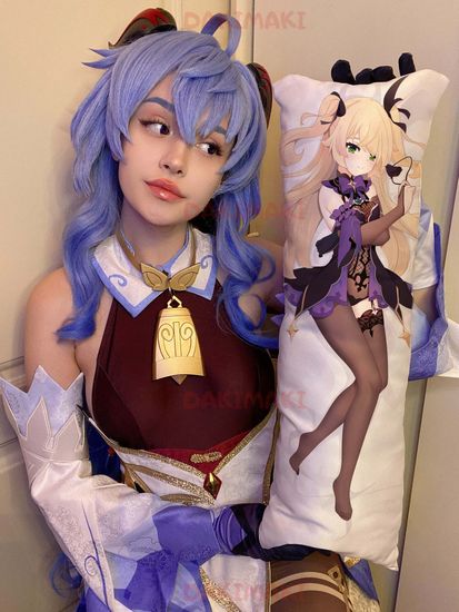 Мини дакимакура Фишль из Геншин Импакт | Genshin Impact арт. M0797, 60х20 см