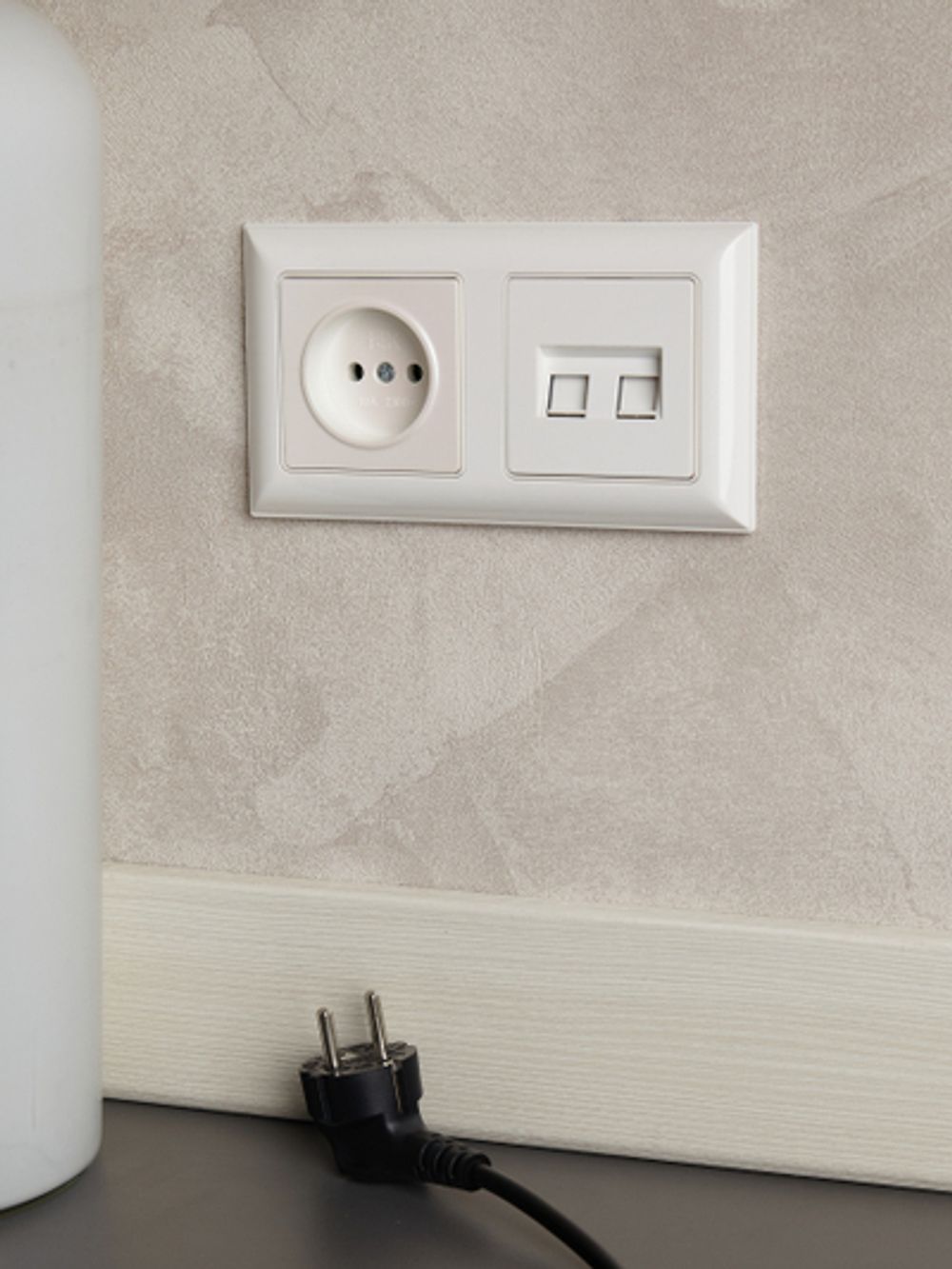 BRITE Розетка компьютерная двойная RJ45 кат.6 РК11-2-БрБ белый IEK