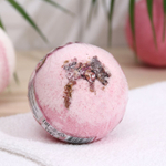 4194913 Бомбочка для ванн Laboratory Katrin двухцветная, с лепестками роз, 130 г