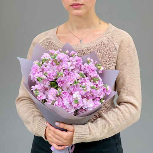 Монобукет из пышных маттиол (средний)