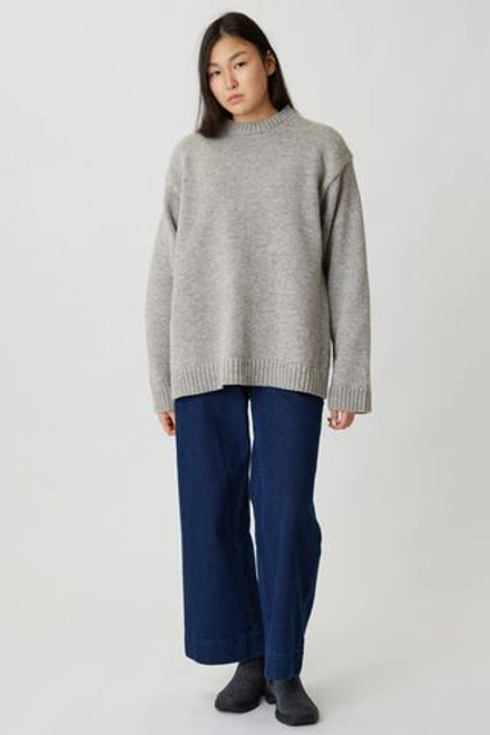 Свитер из шерсти светло-серого цвета