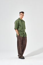 Рубашка унисекс с отложным воротником зеленая, короткий рукав