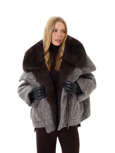 Серый шерстяной пуховик с меховым воротником