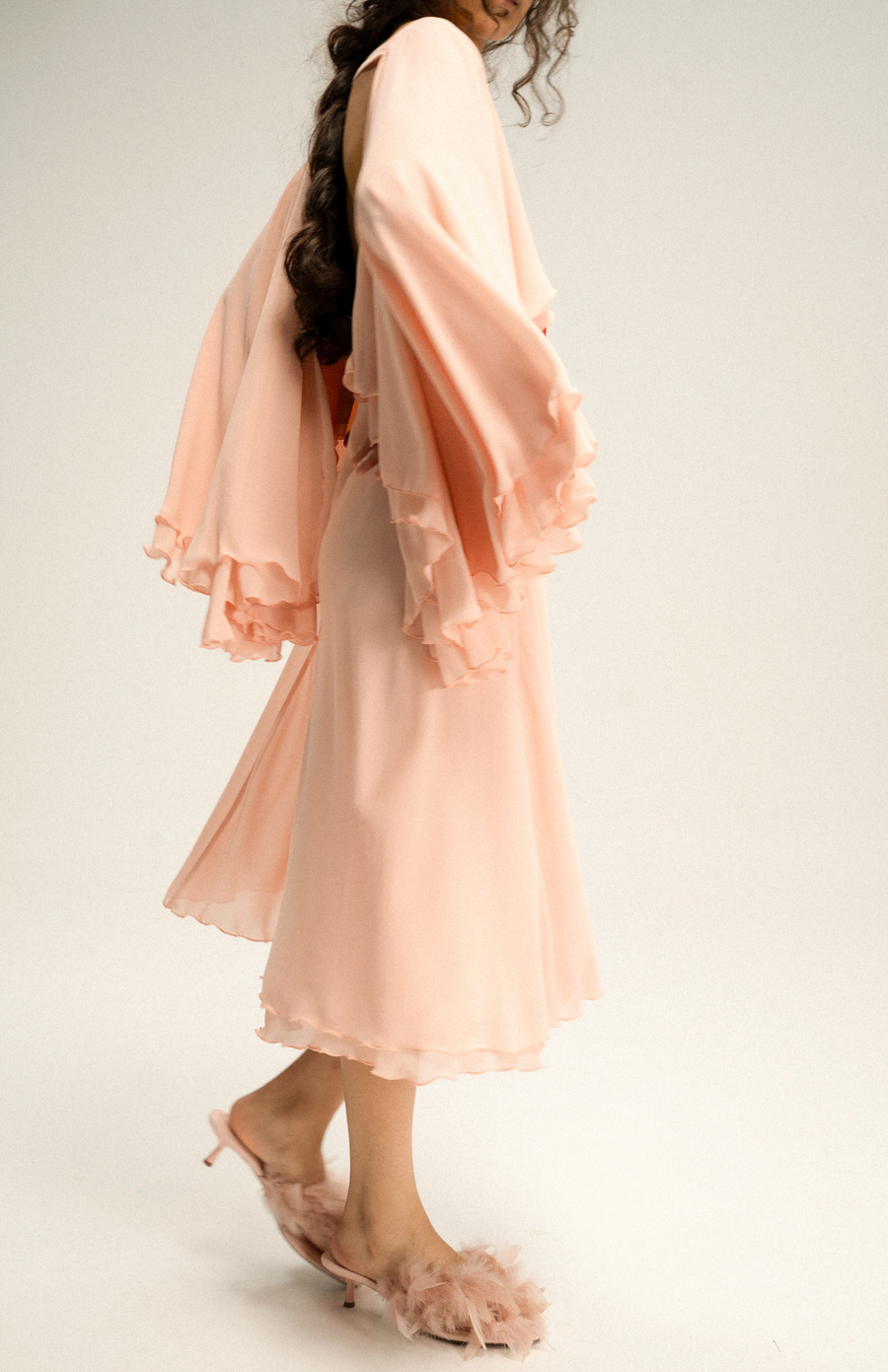 Платье с разлетающимися крыльями