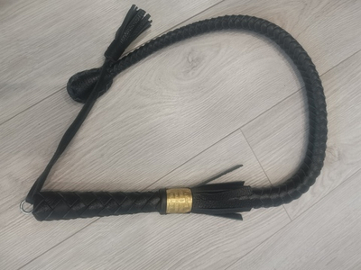 Нагайка с тросиком, в конце груз.