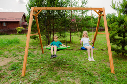 Деревянные качели с качелями гнездо Свиби