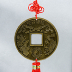 Подвеска металл "Монета с драконом и фениксом с узлом счастья" 40х13х1,3 см