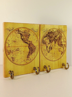 klyuchnitsa-nastennaya-derevyannaya-staraya-karta-mira-4-kryuchka