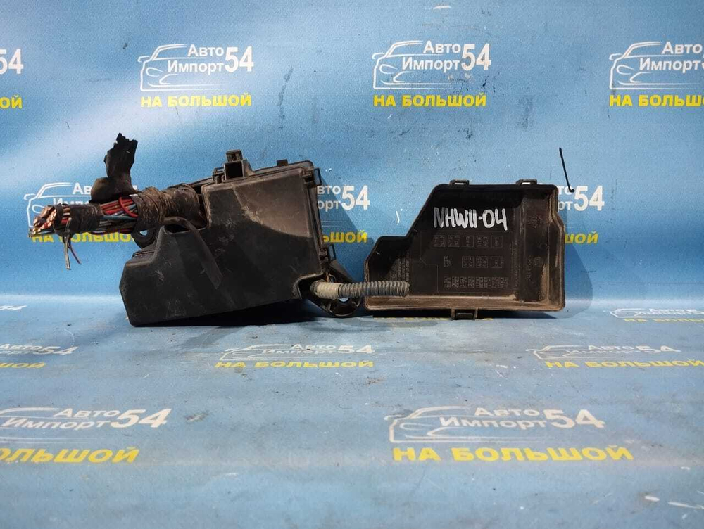 Блок предохранителей подкапотный TOYOTA PRIUS 2002