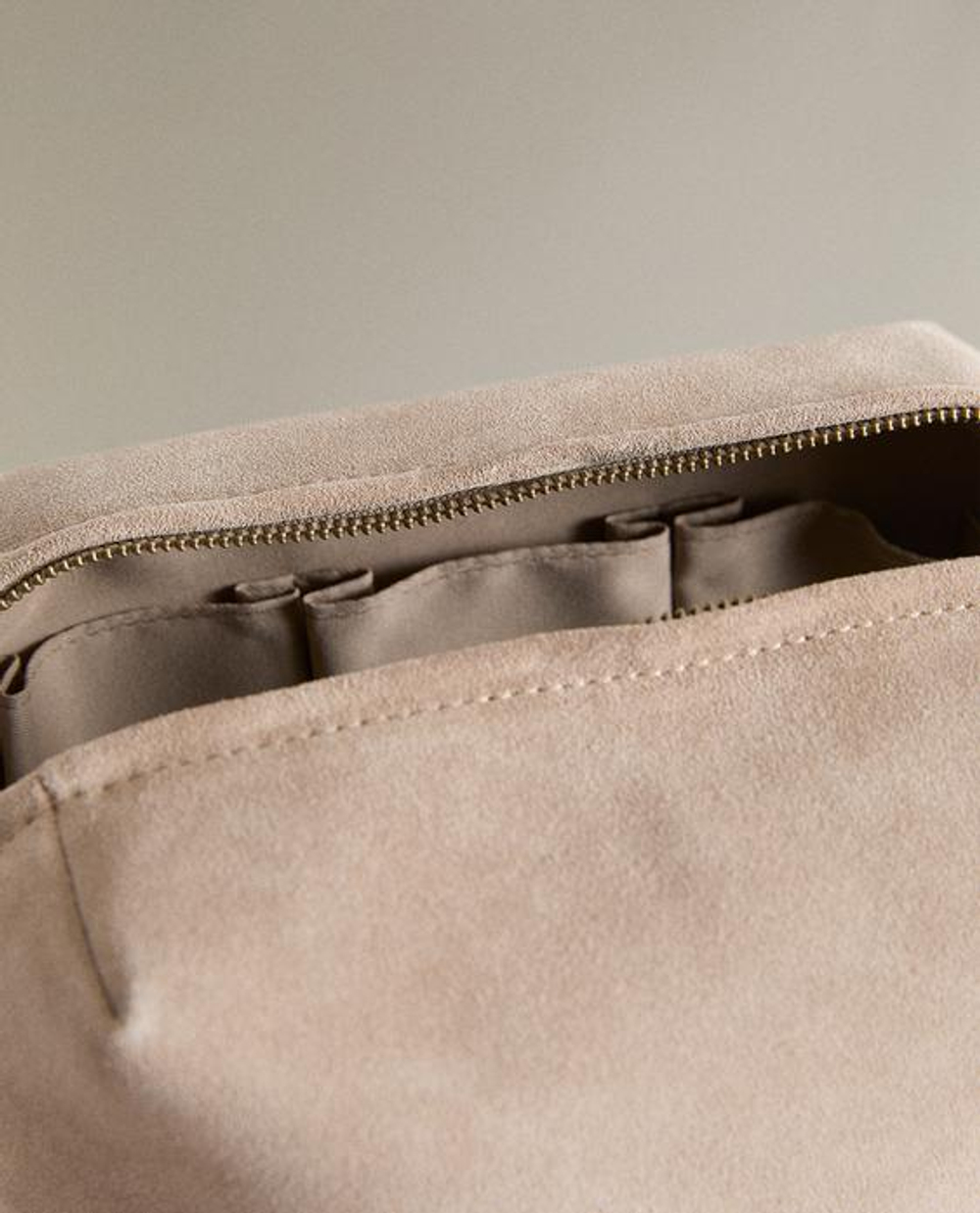 ZARA HOME КОСМЕТИЧКА СРЕДНЕГО РАЗМЕРА ИЗ РАЗДЕЛЕННОЙ КОЖИ, ЭКРЮ