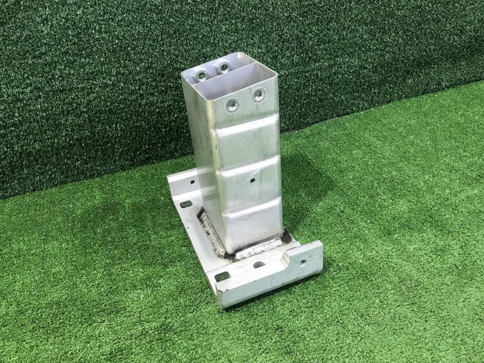 Кронштейн усилителя передний RR Vogue 4 L405 12-22