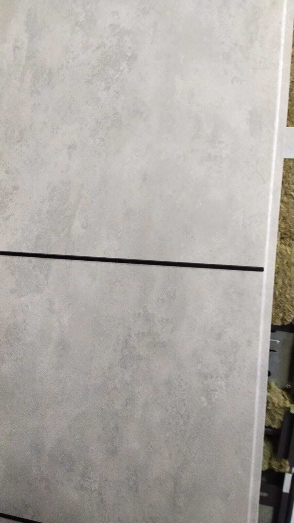 Дверь входная Лабиринт STORM 25 Бетон светлый (черная вставка) металлическая