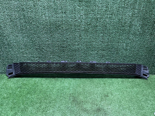 Решетка переднего бампера Mercedes E W213 (20-23)