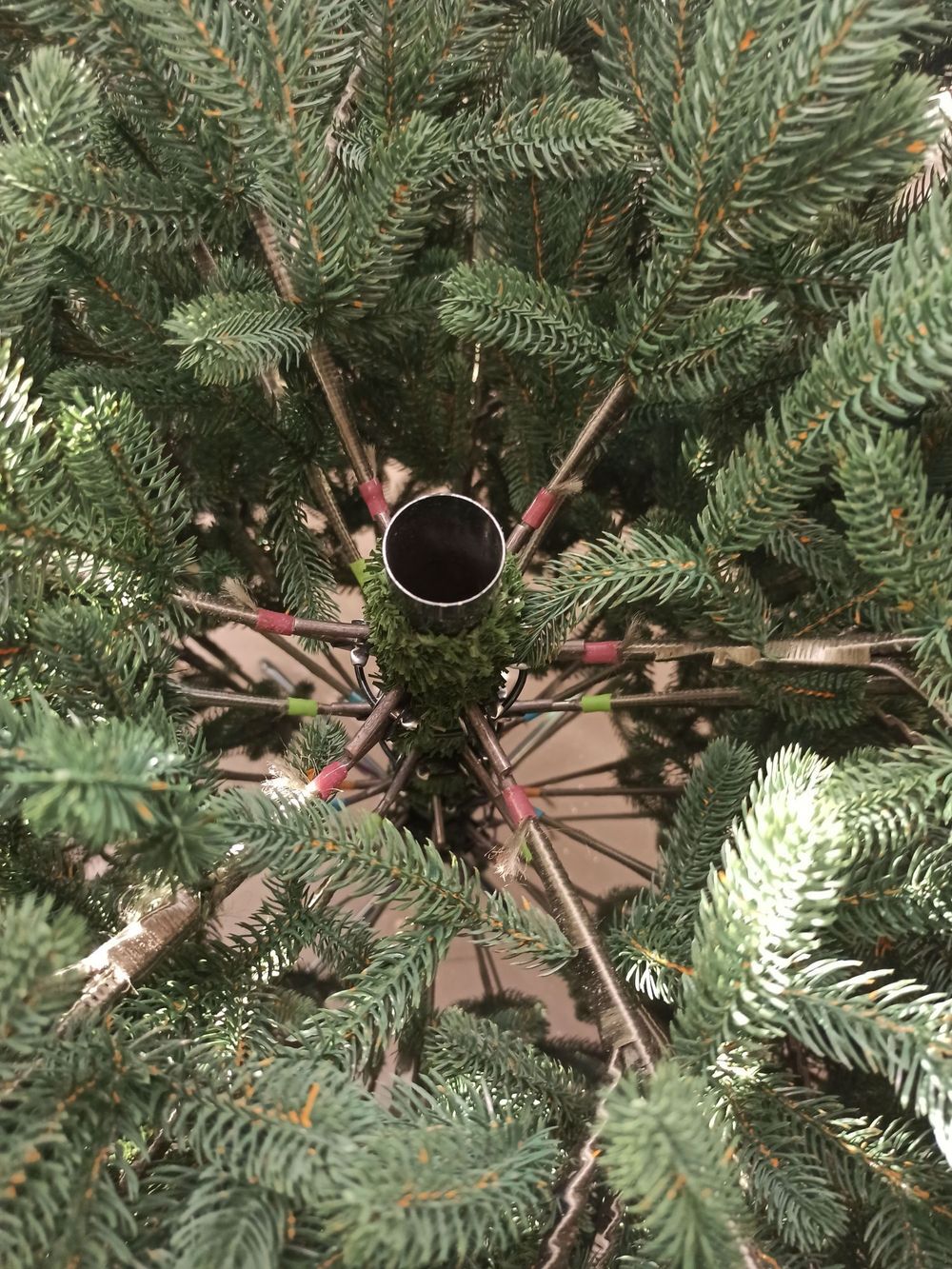 Заснеженная ель с шишками «Амелия» (литая хвоя) 240 см / 2.4 м