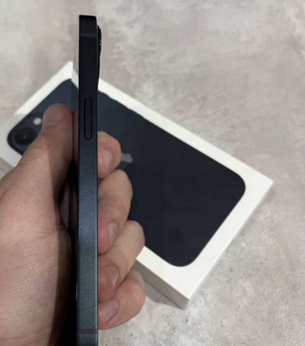 Apple iPhone 13