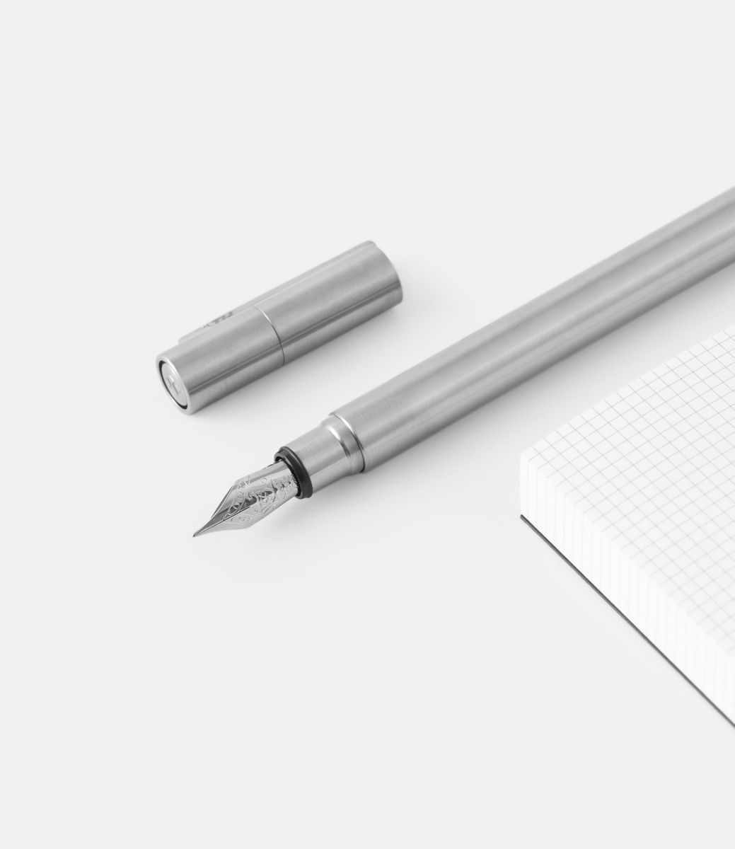 TIJ Fountain Pen — перьевая ручка из титана