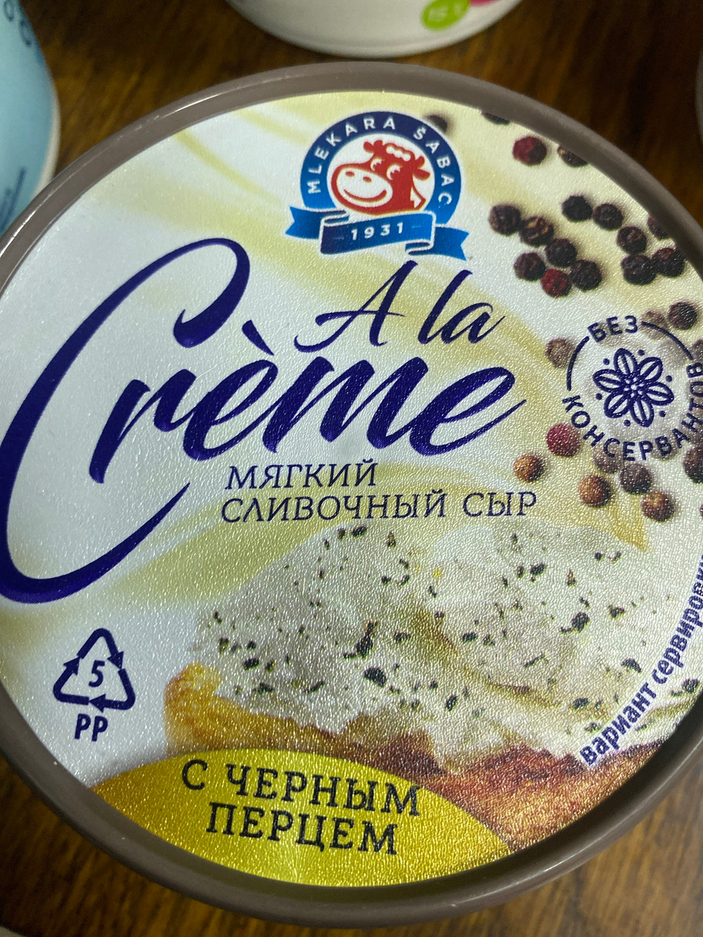 Мягкий сливочный сыр с черным перцем а ля крем