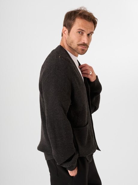 Графитовый кардиган с разрывами QWE