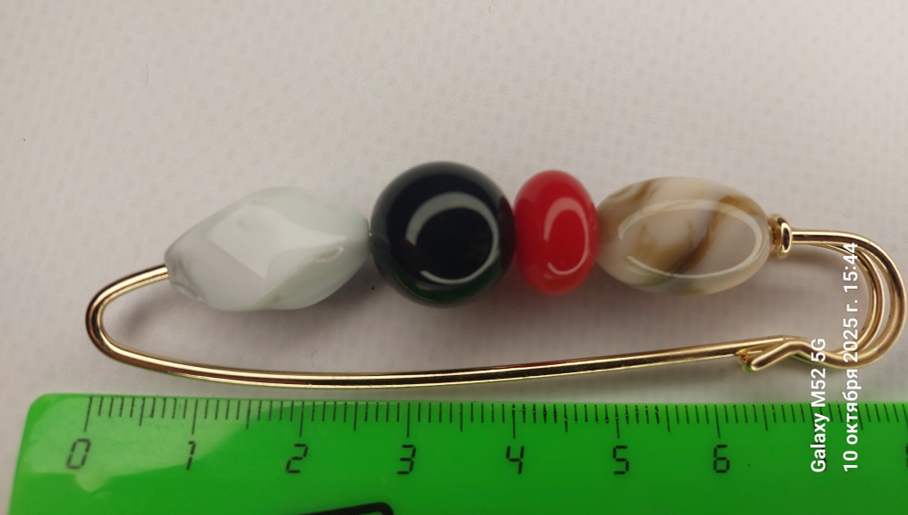 Булавка брошь "Цветные камешки" для кардигана, пальто, платков, костюмов, одежды. Цвет серый красный