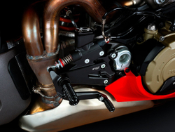 D001R_PV BONAMICI RACING PISTA PLUS ADJ. REARSETS W/ MASTER (P V4 2025)