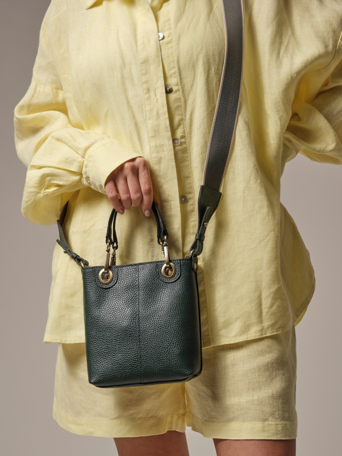 Сумка кожаная кросс-боди темно-зеленая