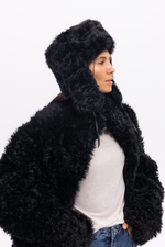 Чёрная шапка-ушанка