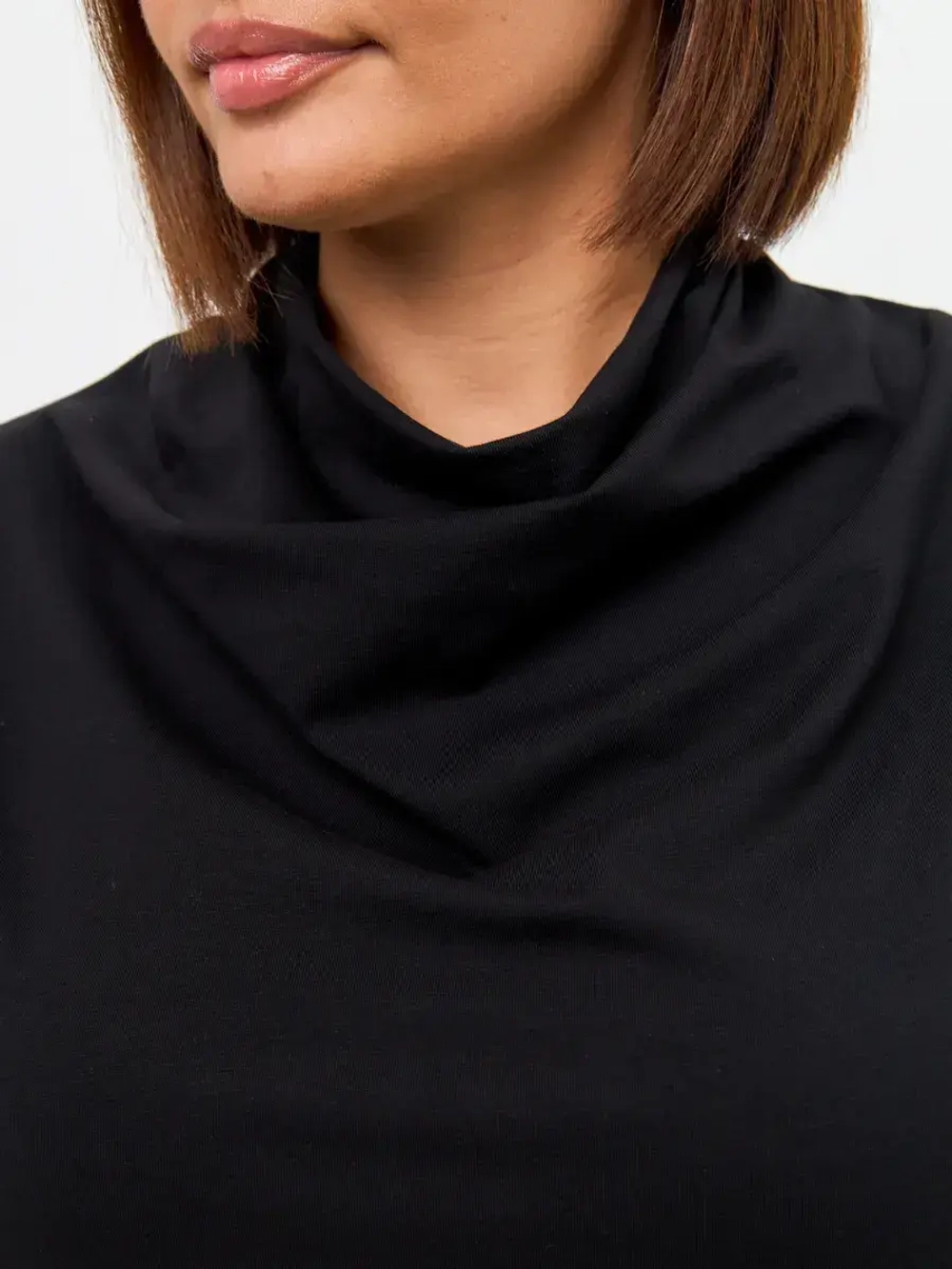 Лонгслив с цельнокроеным воротником