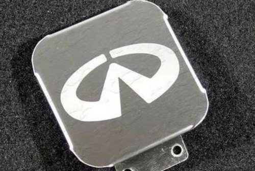 Заглушка на фаркоп под квадрат 50x50 с логотипом Infiniti, (нерж.сталь) TCUZINFIN1