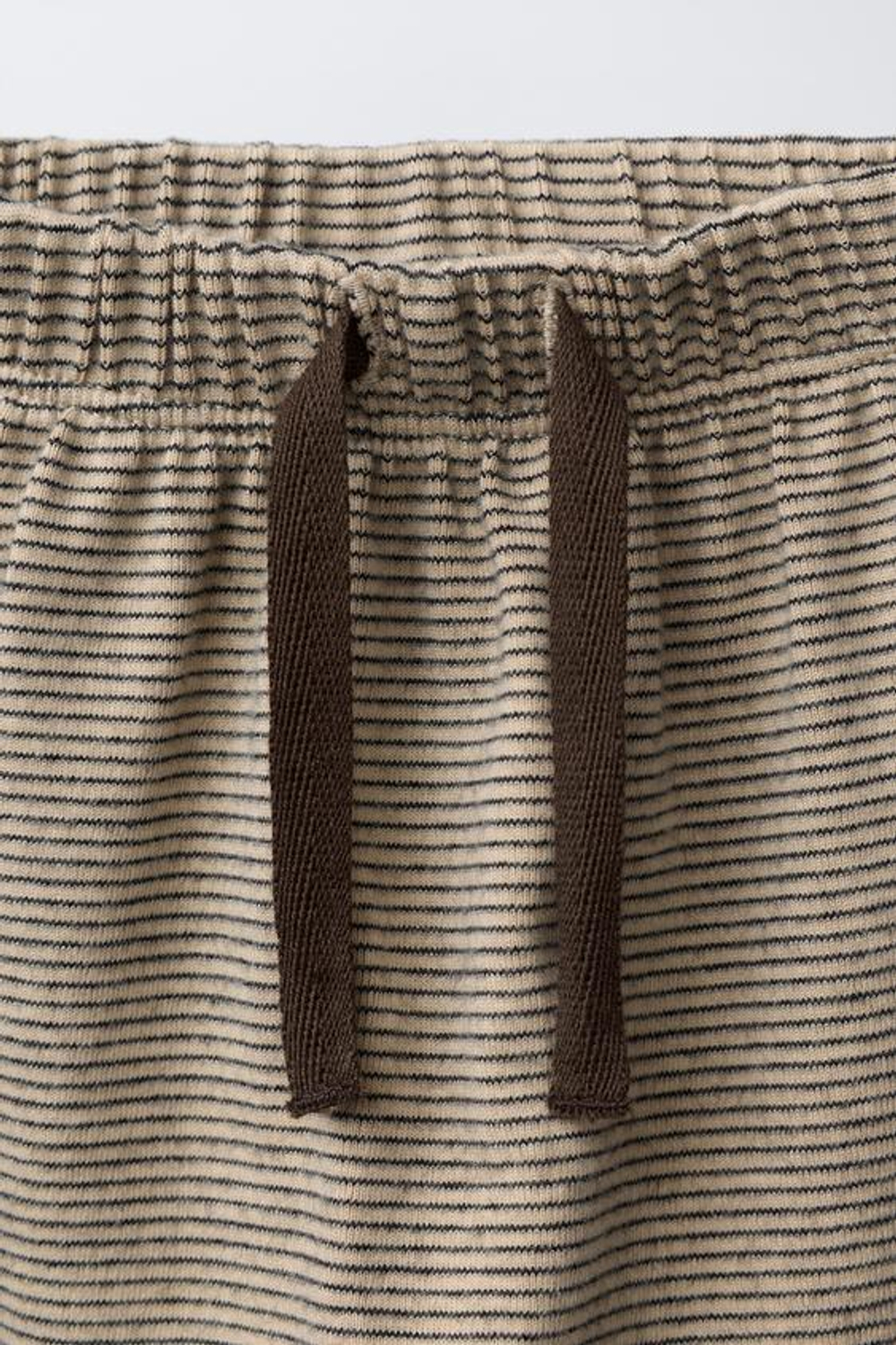 ZARA КОМПЛЕКТ ИЗ ФУТБОЛКИ И БРЮК В ПОЛОСКУ, РЫЖЕВАТО-КОРИЧНЕВЫЙ