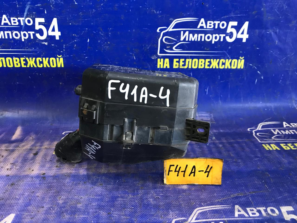 Блок предохранителей подкапотный MITSUBISHI DIAMANTE 1997