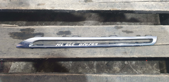 Молдинг решетки радиатора левый верхний Mercedes ML GLE (W166) 15-18 Б/У Оригинал A1668881585