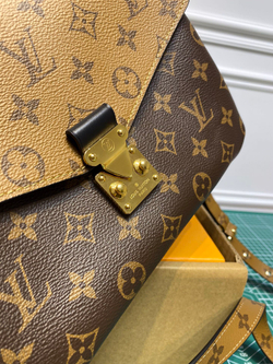 Louis Vuitton Pochette Metis