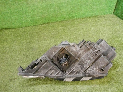 Битая Фара правая Skoda Octavia A7 (2017-2020) LED