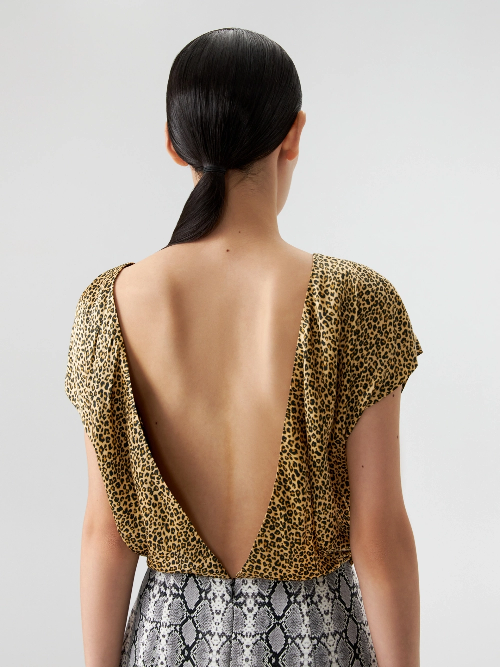 Вечернее платье принтованное с открытой спиной OLA OLA