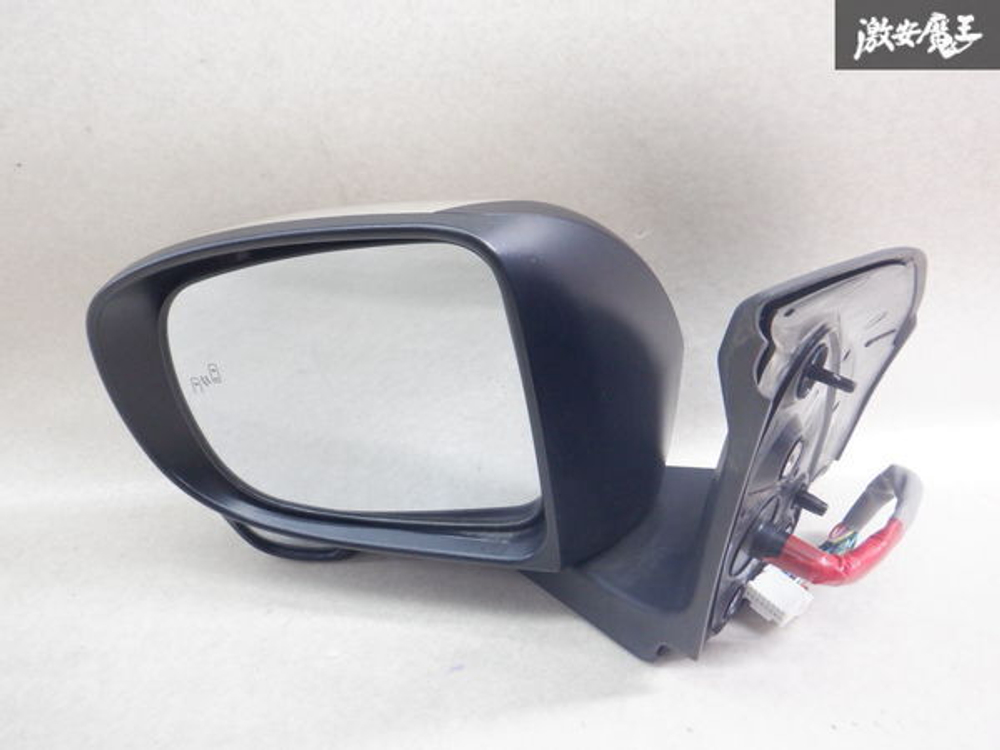 зеркало левое Toyota Raize A200A A210A