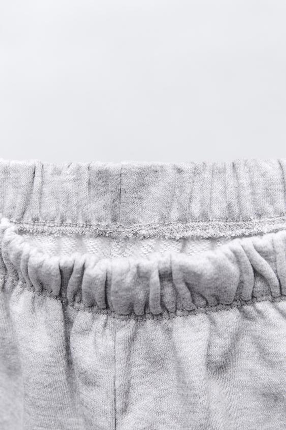 ZARA БРЮКИ-ДЖОГГЕРЫ С ВЫШИВКОЙ, СЕРЫЙ С МЕЛАНЖЕВЫМ ЭФФЕКТОМ