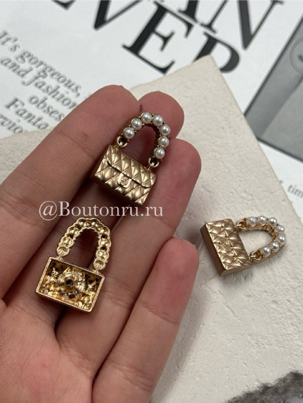 Шляпки под установочные кнопки золотистая сумка Шан. с жемчужной ручкой