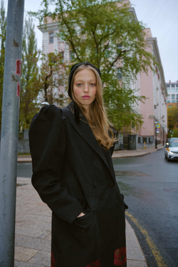 Бархатный чепчик с декором в тон