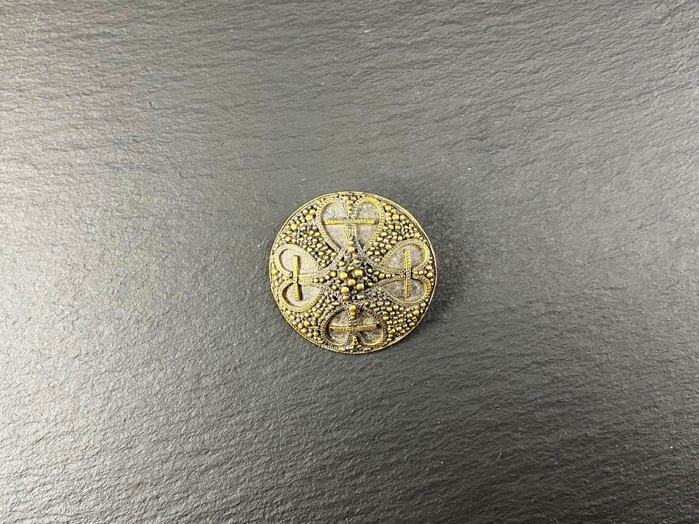 Фибула. Бирка 9-10 в. (круглая)