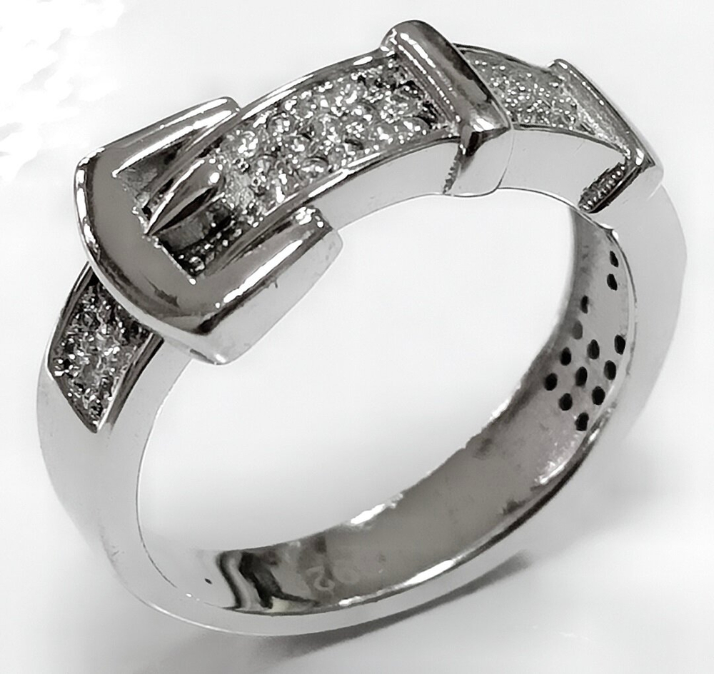 Ювелирное кольцо из серебра в в виде ремня