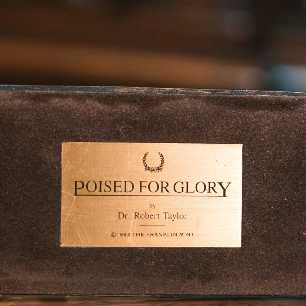 Кабинетная скульптура «Poised for glory» / «В преддверии славы»