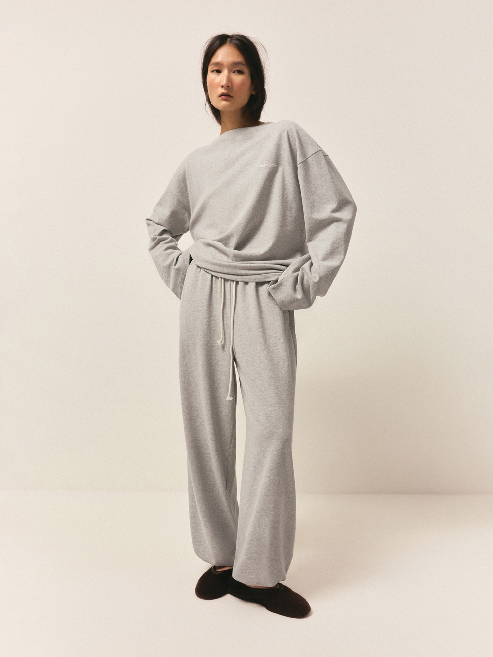 Брюки из soft-touch трикотажа